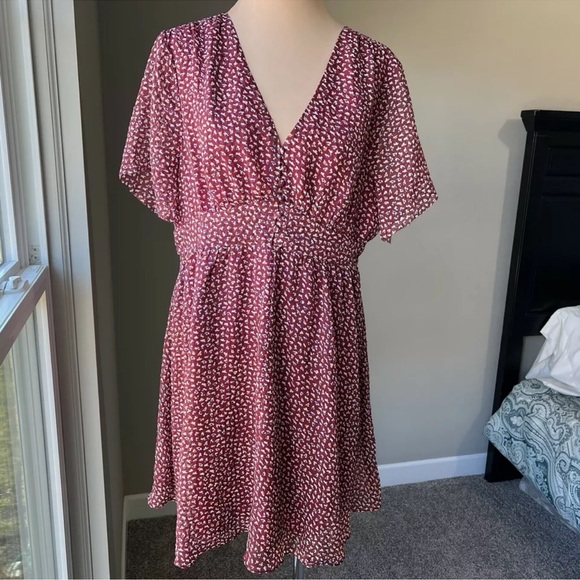 Madewell Dresses & Skirts - Madewell Burgundy Floral V-Neck Fluttered Sleeve Dress Women's 14